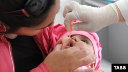 Кыргызстандын эмдөө боюнча улуттук жадыбалына жараша, жаңы төрөлгөн ымыркайдан тарта чоң кишилерге чейин белгилүү бир жашка келгенде эмдөөдөн өтүп турушу керек.  
