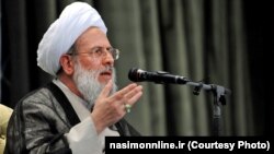 محمد ری‌شهری، وزیر اسبق اطلاعات ایران/ تصویری از او و همسرش در دست نیست