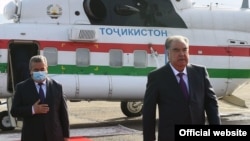 Президент Эмомали Рахмондун Тажикстандын аймактарын кыдыруу учурунан. 