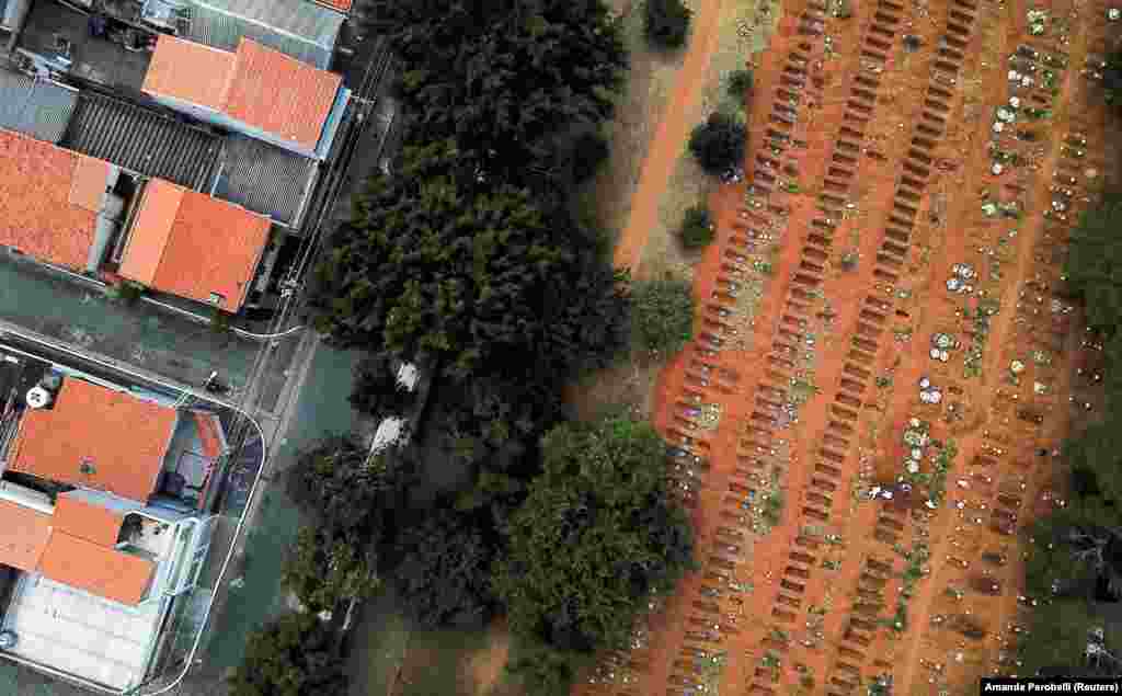 Станом на 18 травня померли 16 122 людини. На фото найбільше кладовище в Сан Паулу &ndash; Vila Formosa&nbsp;