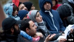 Միգրանտները հերթ են կանգնել Առողջապահության ու սոցիալական հարցերի նախարարության առջև Գերմանիայում, արխիվ