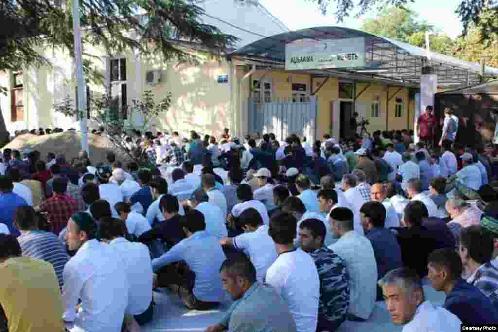 Qurban Bayramında camide körüşüv, Gürcistan, Suhum