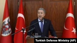 Թուրքիայի ազգային պաշտպանության նախարար Հուլուսի Աքարy, արխիվ