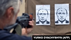 Мішень у вигляді портрета президента Росії Володимира Путіна в розпал війни України з Росією. Стрільбище у Львові, 31 серпня 2014 року (ілюстраційне фото)