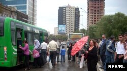 Кейинги пайтда коммунал хизматлар учун тўловларнинг кетма-кет оширилиши устига йўл ҳақининг ҳам кўтарилиши Тошкентда кўпчиликни молиявий танг аҳволга солиб қўйиши мумкин.