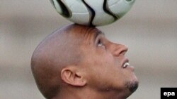 کارلوس : «پس از سه سال ناکامی و نرسيدن به هيچ افتخاری، بايد تصميمی می گرفتم.»