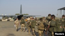 نیروهای فرانسوی عازم مالی.