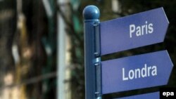 Иммигрантам приходится выбирать работу на стройках и в сельском хозяйстве, в сфере обслуживания - там, где сами европейцы работать не хотят