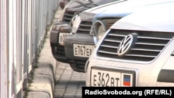 Автомобільні номерні знаки в Донецьку, окупованому Росією