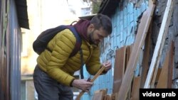 Київський айтішник Богдан Тодчук у пошуках старих дощок для музичних інтрументів