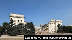 Зруйнована внаслідок російського удару будівля Херсонської ОДА, червень 2025 року, фото ілюстративне