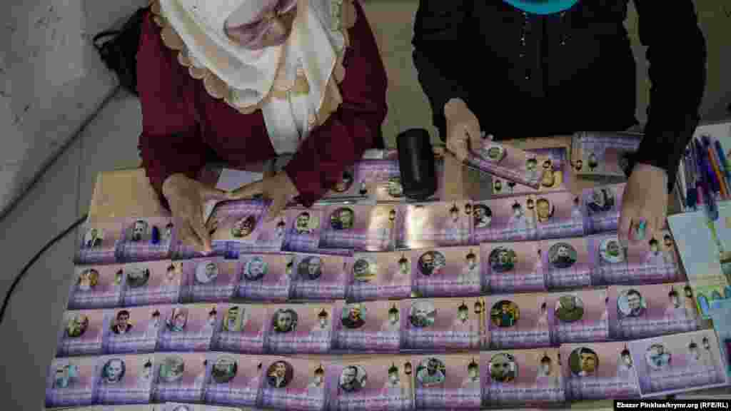 Faaller üstünde mektüp yazğan otkrıtkalar