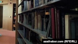 Aşgabadyň Merkezi kitaphanasy. Arhiwden alnan surat.