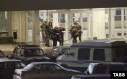 Тотыклар Дубровка театры бинасыннан чыга