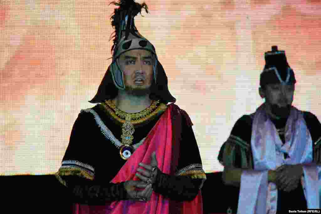 Показ спектакля &quot;Томирис&quot; в исполнении артистов Мангистауского областного драматического театра. Актау, 25 октября 2014 года. 