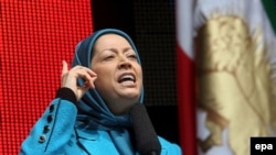 مریم رجوی، رهبر سازمان مجاهدین خلق که ایران و آمریکا هر دو آن را سازمانی تروریستی می‌دانند