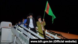 Türkmenistan 'wepaly zyýaratçylary halkyň hasabyna' Saud Arabystanyna ibermegini dowam etdirýär. Arhiw suraty