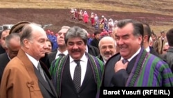 1 ноябри соли 2011. Боздиди Карим Оғохони 4 аз Тоҷикистон ва мулоқот бо президент Эмомалӣ Раҳмон