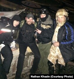 Натан Хазін (другий зліва) разом з іншими майданівцями під час Революції гідності
