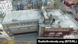 Приміщення колишньої станції метро Бромптон Роад дісталося Дмитру Фірташу наприкінці лютого 2014 року за 53 мільйони фунтів