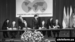 Leaders of Russia, the United States, Ukraine, and Britain sign the Budapest Memorandum, giving Kyiv security guarantees, in the Hungarian capital in December 1994