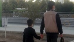 Garagumly ene-atalar bilen ýygnak geçirilip, 'düzgün bozan' okuwçylara jerime salynjakdygy duýdurylýar