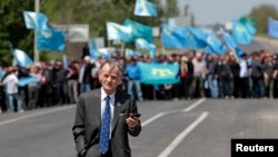 Кырымтатарлар чик буенда Мостафа Җәмилевне каршы ала. 3 май 2014