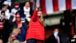 Чинна сенаторка-республіканка Келлі Леффлер, яка повторно балотується, заявила, що в разі перемоги долучиться до групи конгресменів, які намагаються оскаржити програш Дональда Трампа на виборах