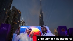 БААликлар Марсга кема юборилганини байрам қилмоқда.