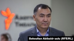 Равшан Жээнбеков.