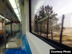 На столичном метро можно добираться в близлежащие города на расстоянии до 30 км.