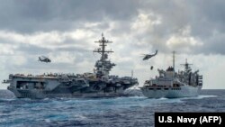 ناو  هواپیمابر آبراهام لینکلن به همراه ناو نمیتز (عکس: هشتم ماه مه)