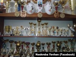 Нагороди Євгена, які згоріли разом із будинком у Волновасі