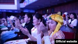 Жаш көрүүчүлөр