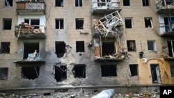 Пошкоджений обстрілами житловий будинок у Херсоні, травень 2024 року