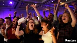 Глазго - Сторонники сохранения Шотландии в составе Великобритании празднуют победу, 19 сентября 2014 г.