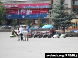 Забавы для дзецей на плошчы Славянску