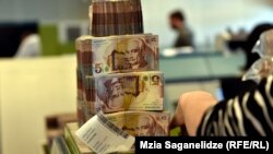 По информации Нацбанка, по состоянию на 1 апреля 2018 года общий объем кредитов, выданных коммерческими банками, составил 22,2 миллиарда лари