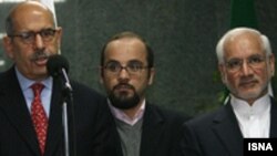 موضوع پرونده هسته ای ايران و فرايند مذاکرات ژنو در دستور کار گفت و گوهای غلامرضا آقازاده و محمد البرادعی است.(عکس: ایسنا)