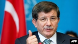 Министр иностранных дел Турции Ахмет Давутоглу (архив)