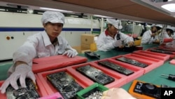 Фабрика Foxconn, один из подрядчиков Apple в Китае