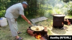 Казанда кунаклар өчен хәтем-аш пешә