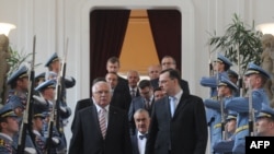 Президент Чехії Вацлав Клаус і прем'єр-міністр Петро Нечас (праворуч) в Празькому Граді, 13 липня 2010 року