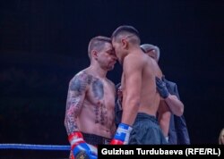 Алексей Додонов менен Дастан Шаршеев беттеш алдында.