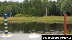 Памежны знак каля Весялоўкі