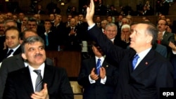 رجب طیب اردوغان به همراه عبدالله گل نامزد انتخابات ریاست جمهوری از طرف خزب عدالت و توسعه