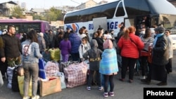 Armenia - Refugees from Nagorno-Karabakh board a bus in Yerevan bound for Stepanakert, November 18, 2020.