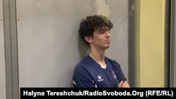 Обвичнувачений у вбивстві Вʼячеслав Зінченко на одному з попередніх засідань