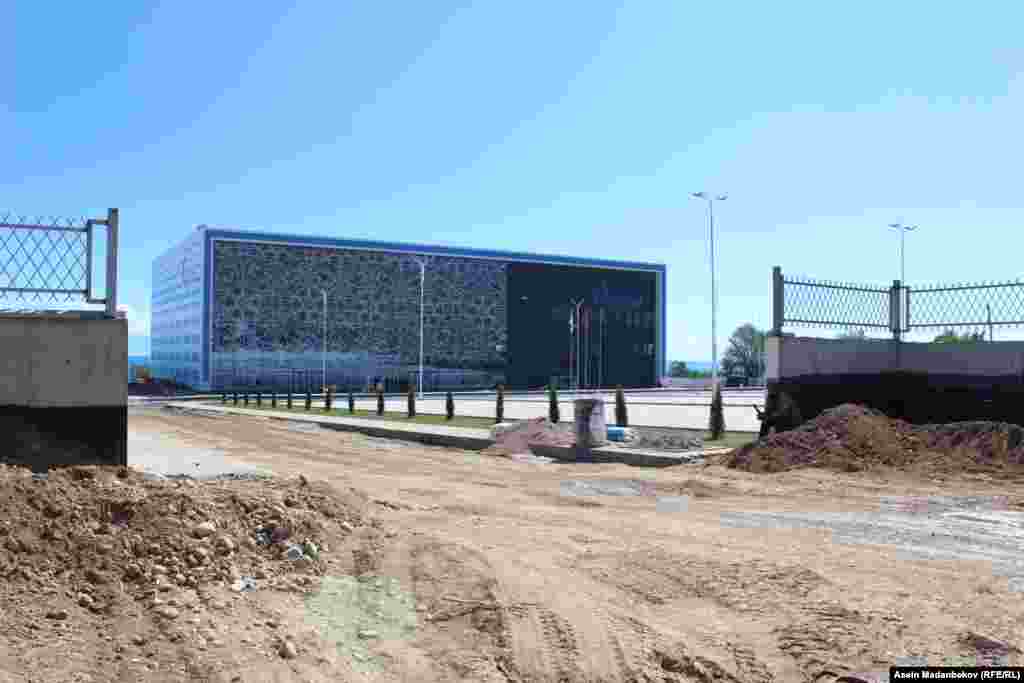 Спорт комлексте спорттук сегиз оюндун түрү өткөнгө ылайыкталган.