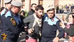 Активисты, пытавшиеся войти в здание мэрии, подвергнуты приводу в полицию 